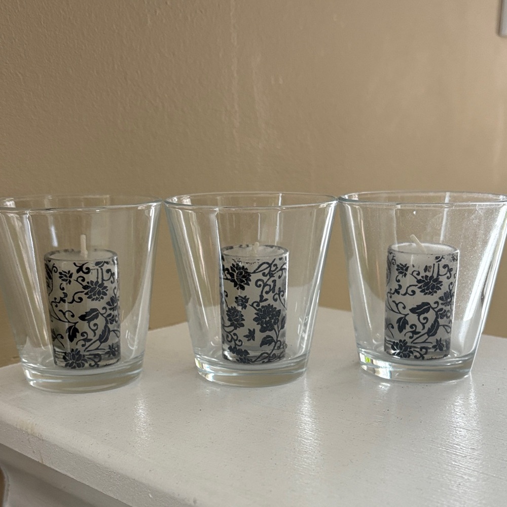 🥰 ✨5 for $20✨ Glass Candle Holders with Black and White Floral Candles
